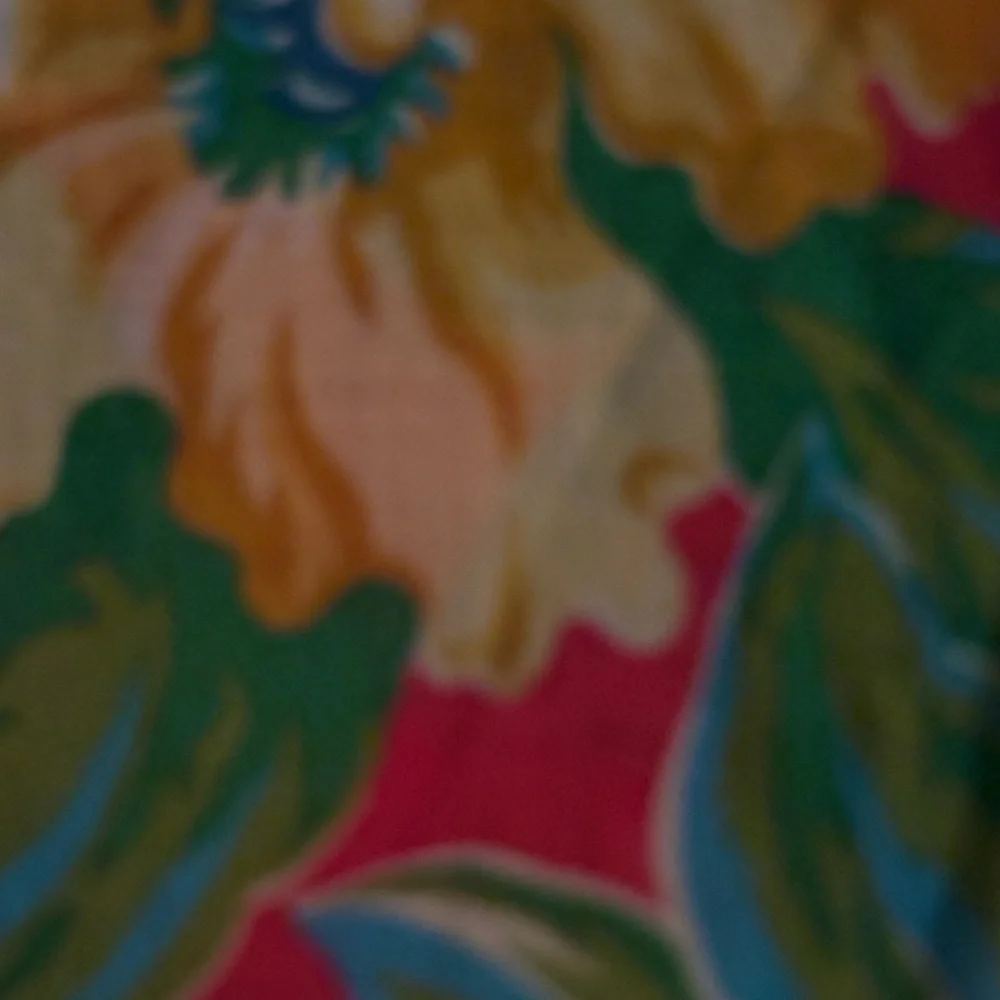 'CLUB 7 ECHO' Large Chintzy Floral Scarf‎ 30” square